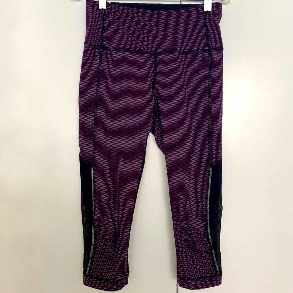 LULULEMON Athletica Capris Pants Pink Leggings Black Mesh Bottom Woman Size 4
